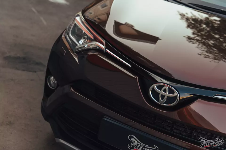 Предпродажная подготовка Toyota RAV4 в отделе детейлинга